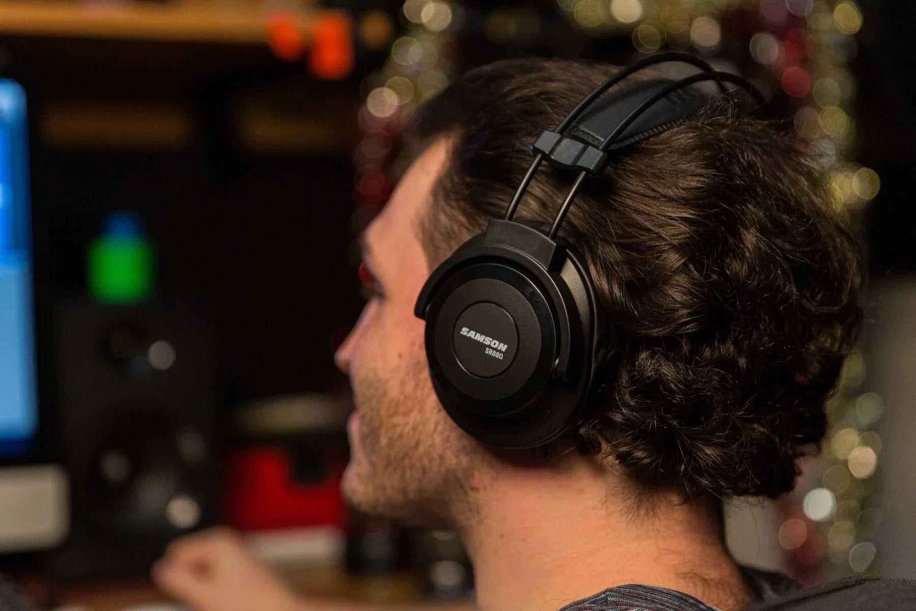 Samson SR880 Closed-Back Headphones Studio