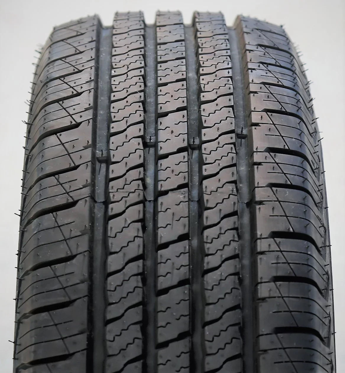 All Landgolden Season LGT67 275/60R20 114T Tire H/T H/T