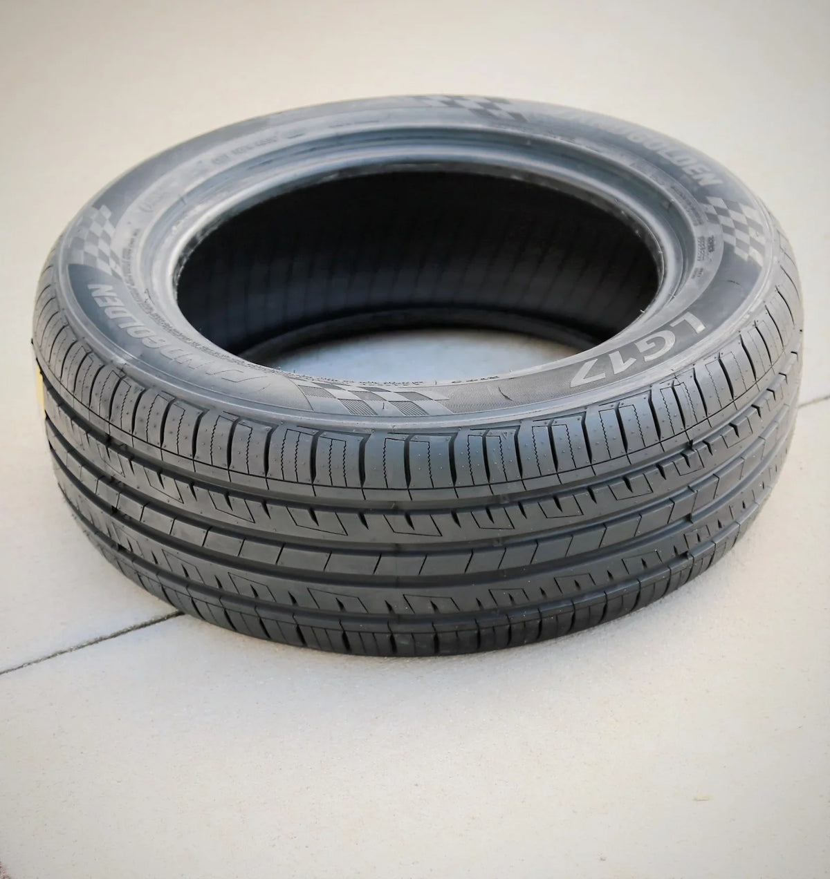 Tire LG17 Performance Si 195/55R15 Sport, Honda 85V Fits: Landgolden Honda Fit 2007-08 Civic 1999-2000