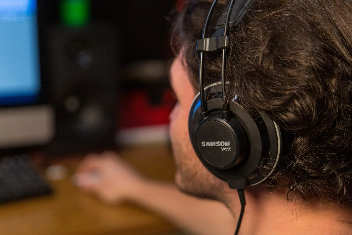Samson SR880 Closed-Back Headphones Studio