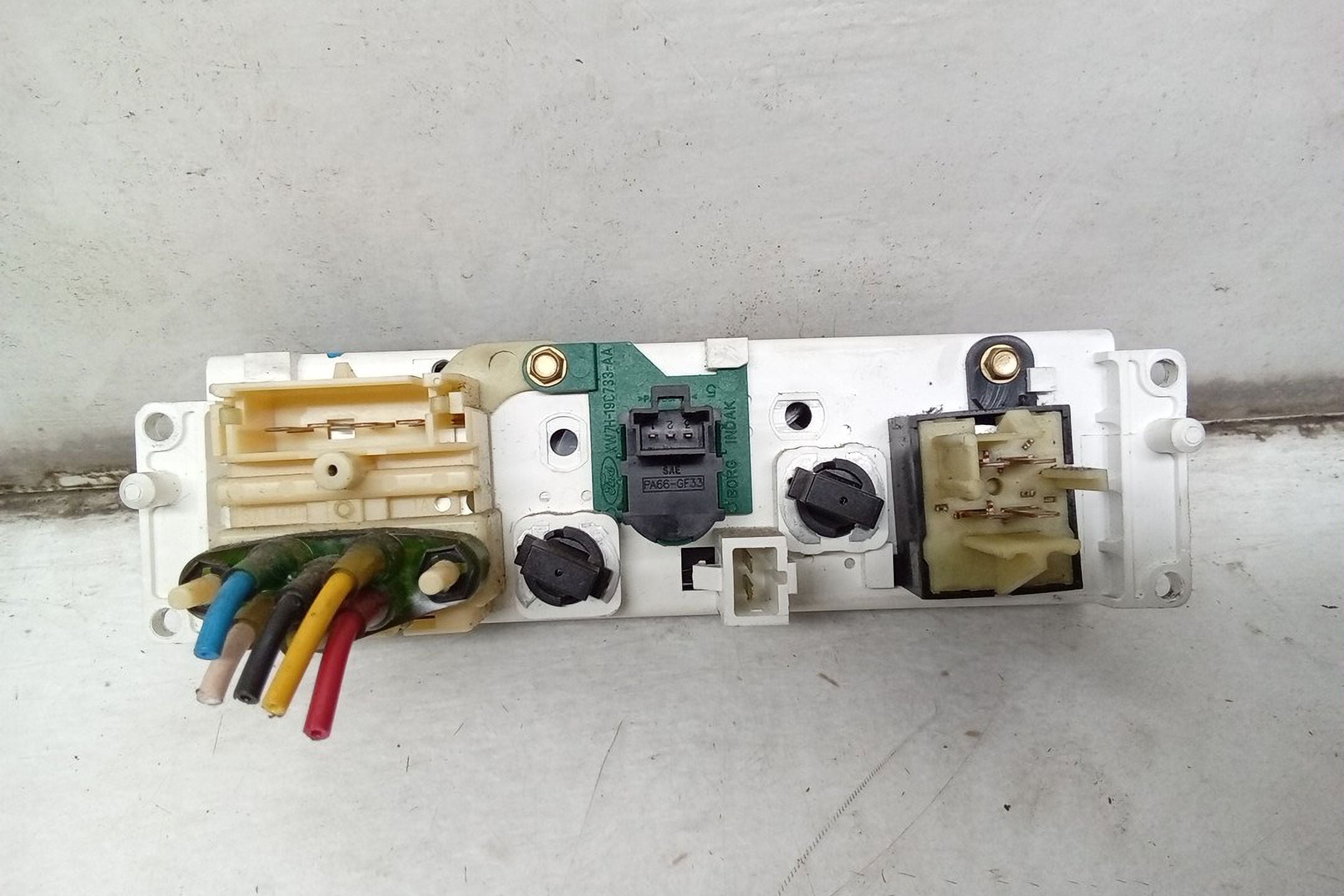 Crown Ford Pre-Owned (Good) Climate Victoria 2005 05 OEM Control Heater