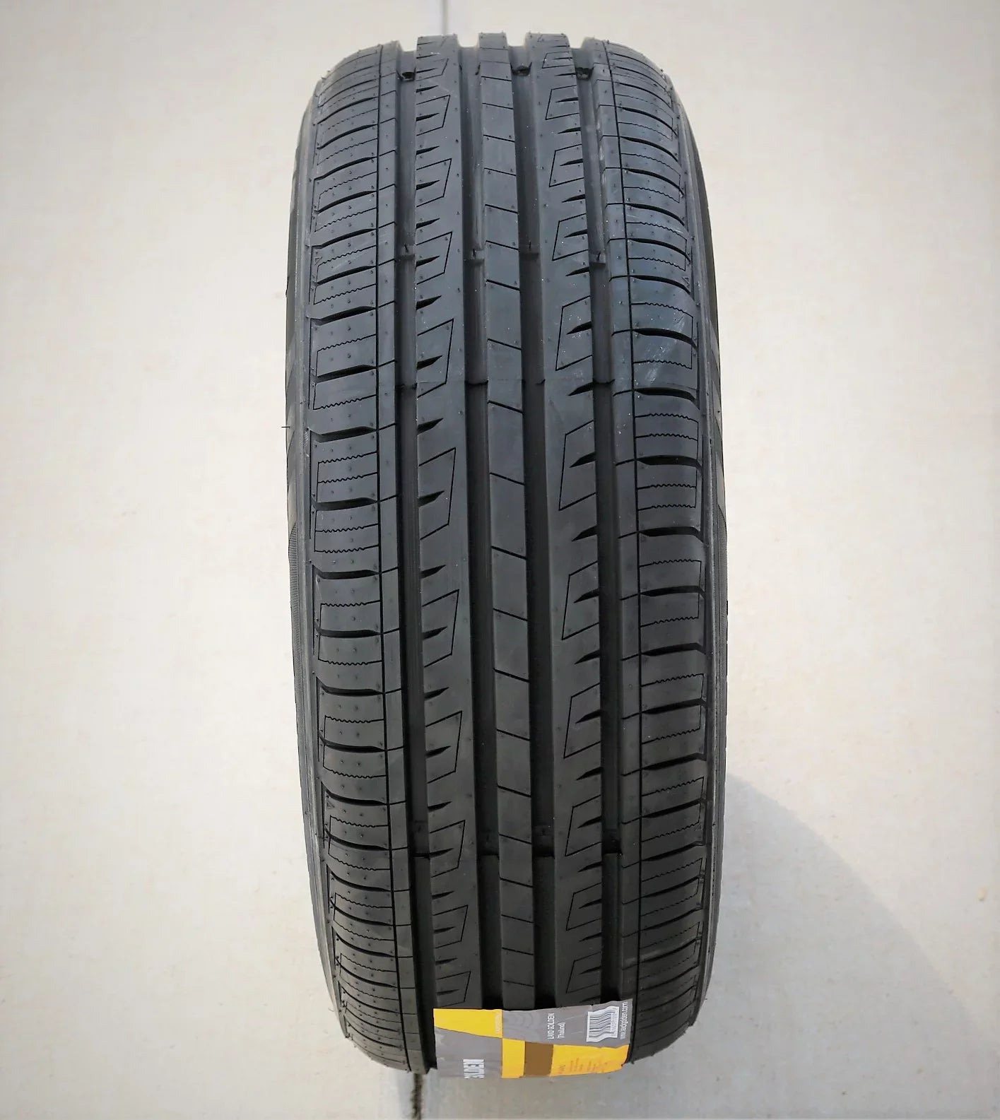 Tire LG17 Performance Si 195/55R15 Sport, Honda 85V Fits: Landgolden Honda Fit 2007-08 Civic 1999-2000