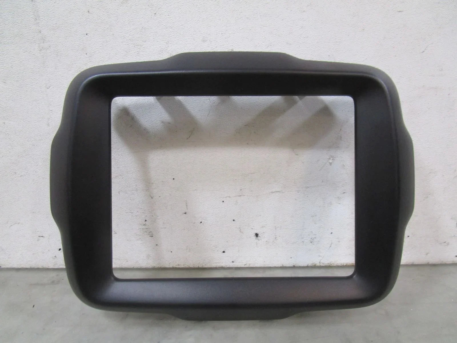 21 2021 Jeep Renegade Stereo Trim Bezel (Good) OEM Pre-Owned Radio