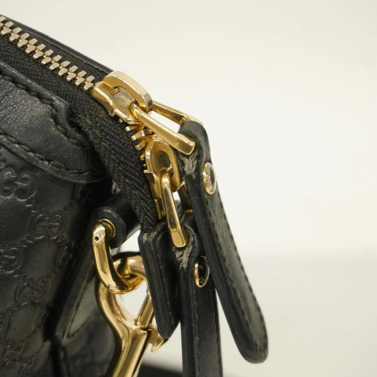 Gold Women's Gucci Black Pre-Owned Micro Hardware Leather Handbag Guccisima 449658 (Good)